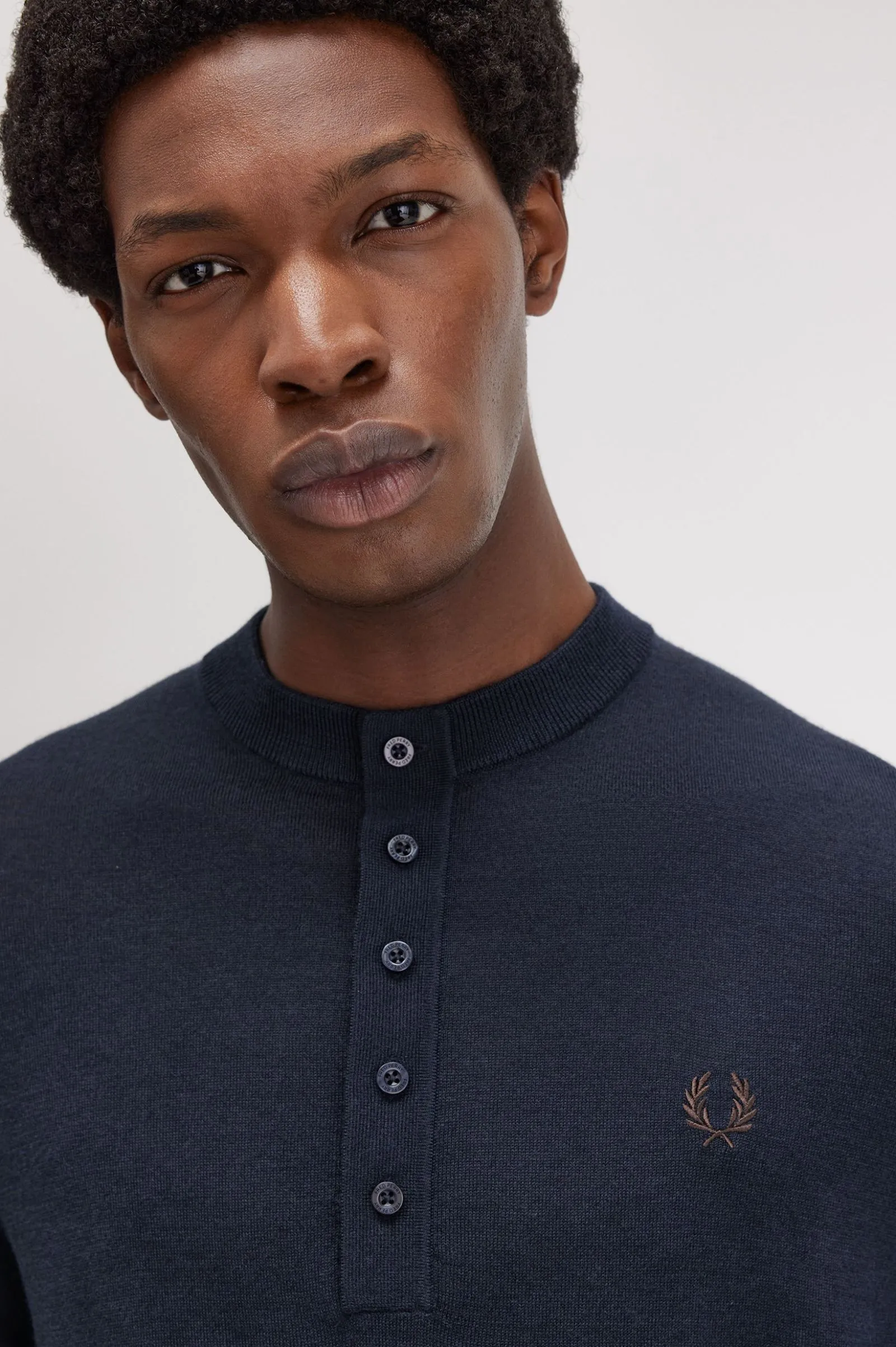 Camisa Henley de punto fino de manga larga