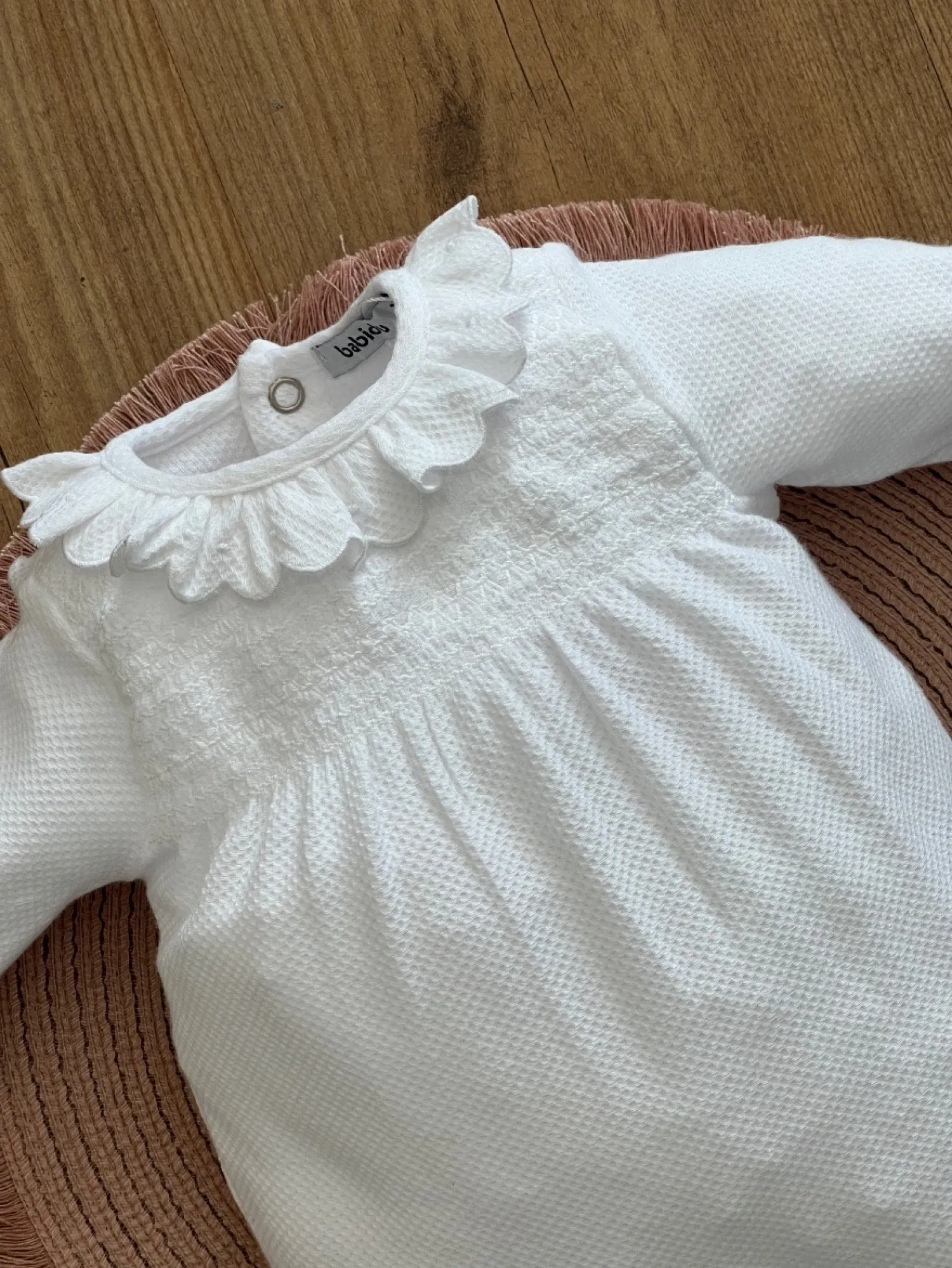 Pelele de piqué con punto smock. Colección Patuco